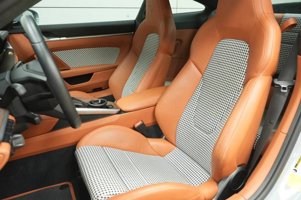 Certified 2023 Porsche 911 Sport Classic RWD image 5