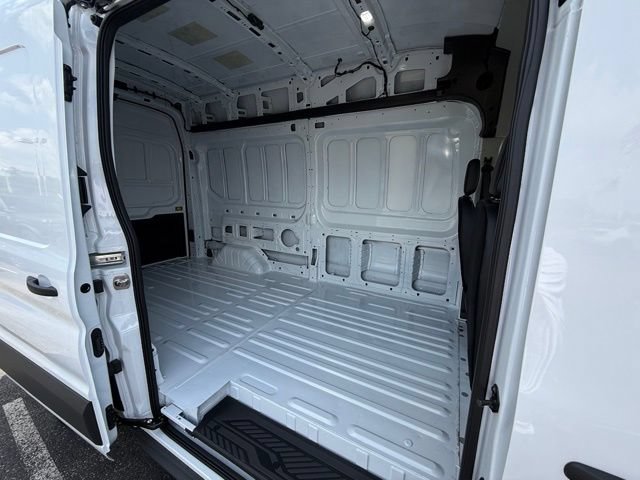 New 2026 Ford Transit 250 148 High Roof RWD image 18