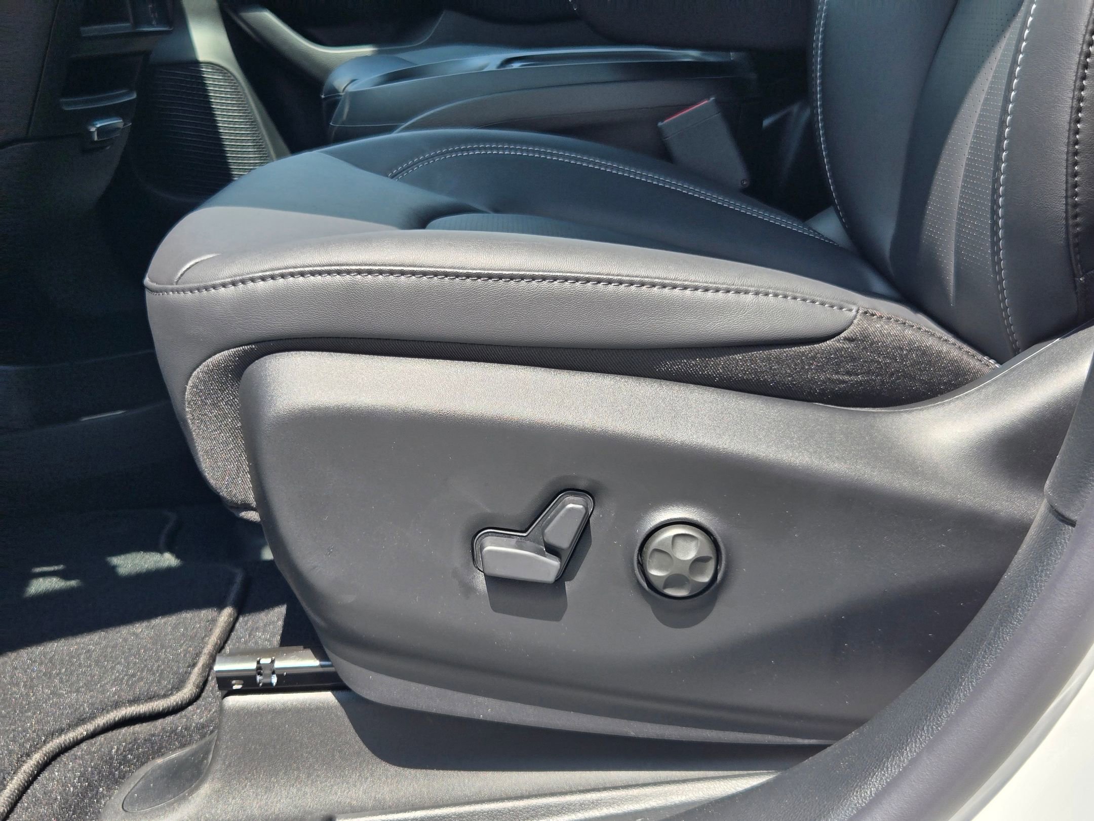 New 2027 Chrysler Pacifica Select FWD image 22