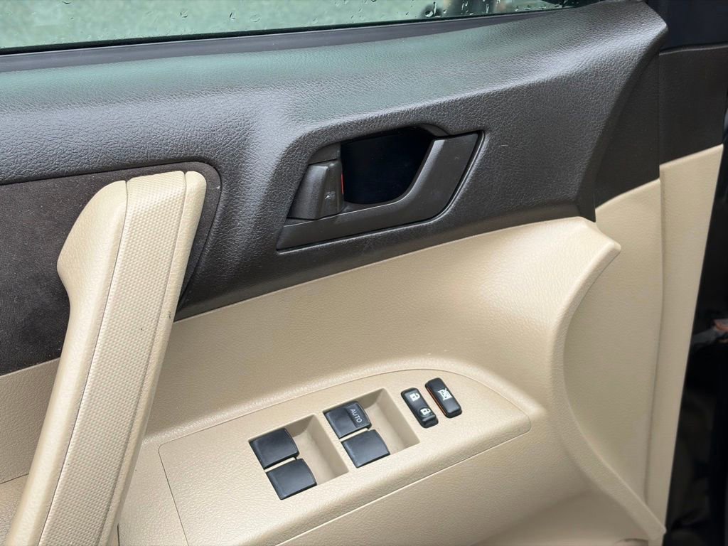 Used 2010 Toyota Highlander 2WD image 12