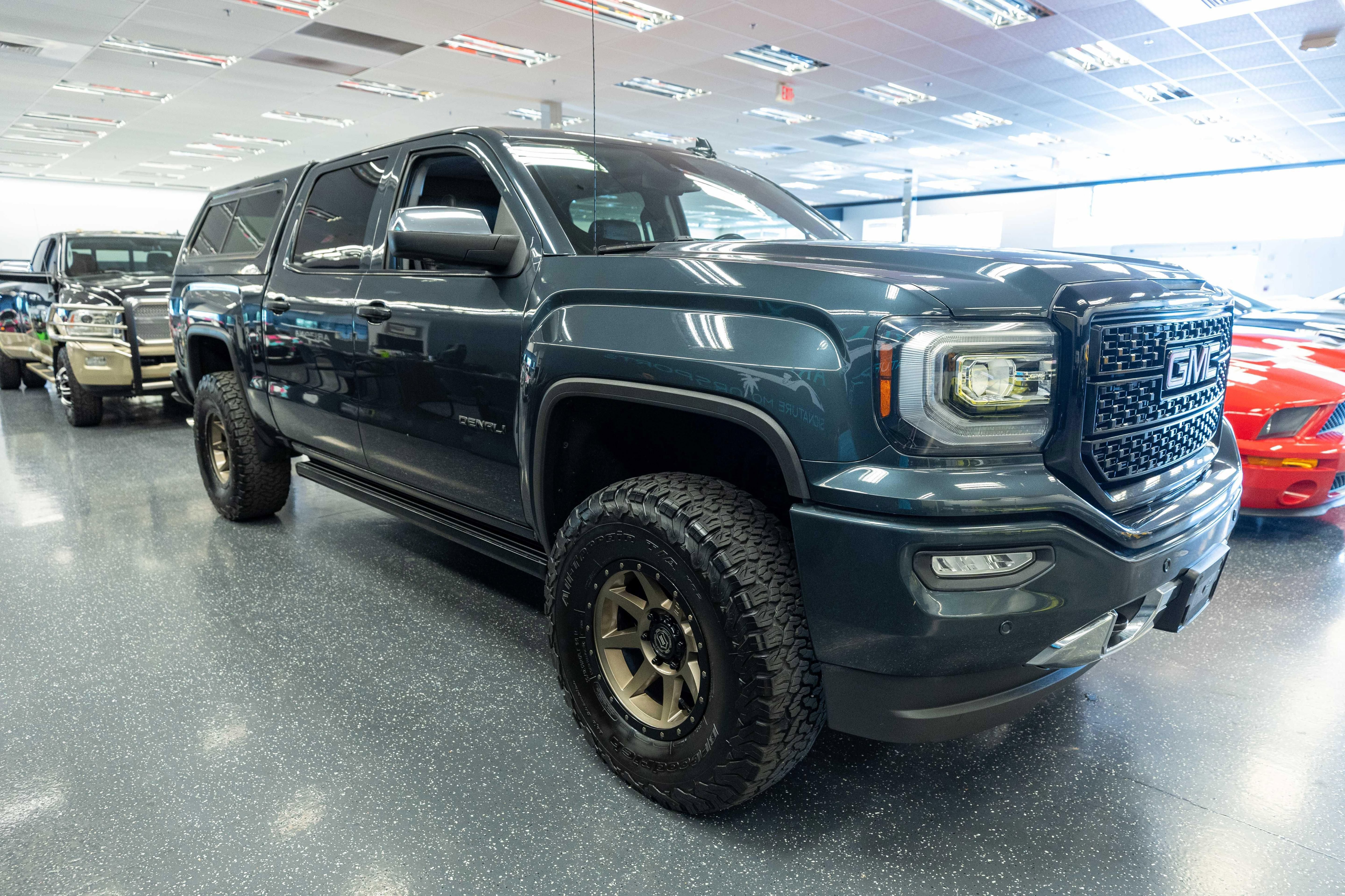 Used 2018 GMC Sierra 1500 Denali AWD/4WD image 4