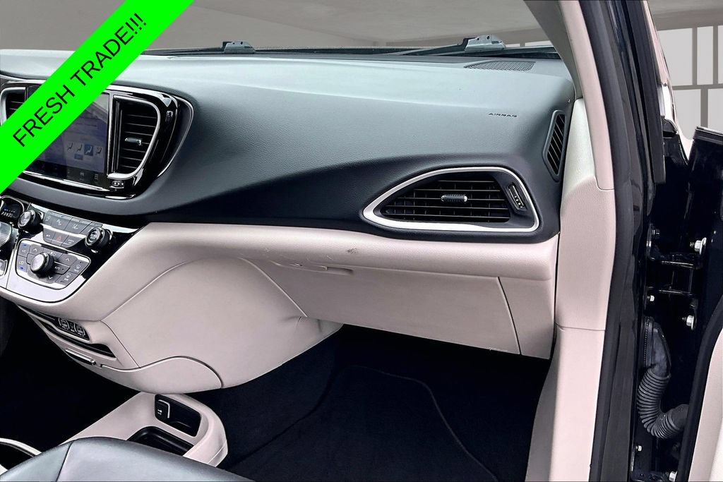 Used 2023 Chrysler Pacifica Touring-L FWD image 25