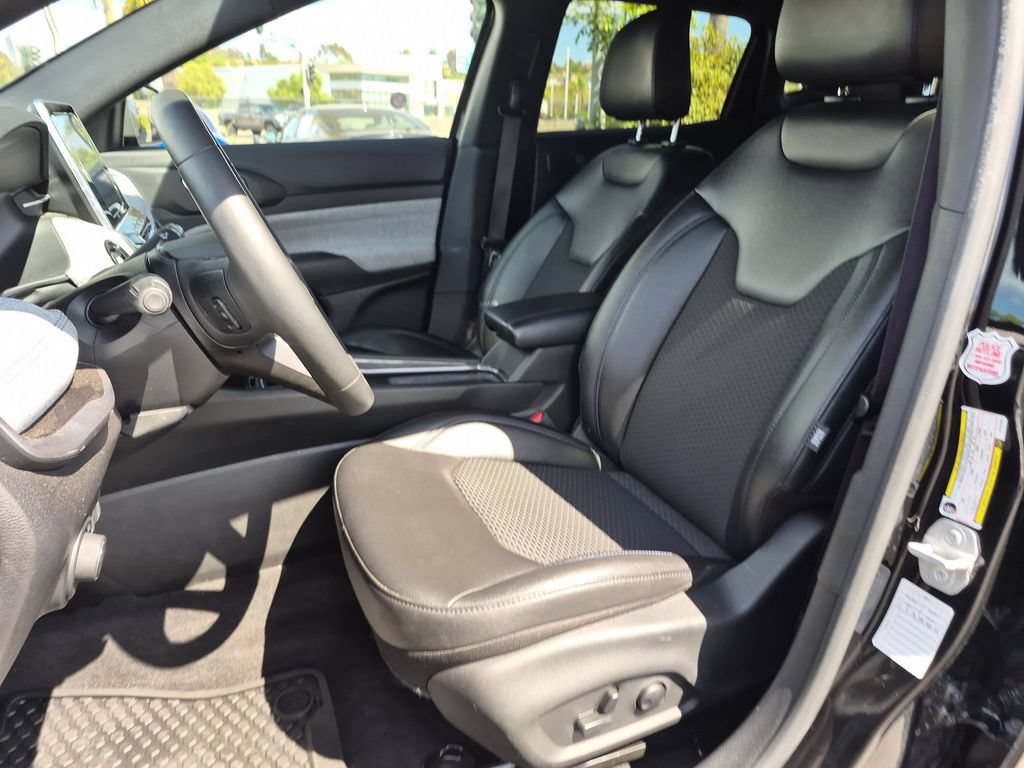 Used 2025 Jeep Compass Latitude w/ Sun & Sound Group AWD/4WD image 25