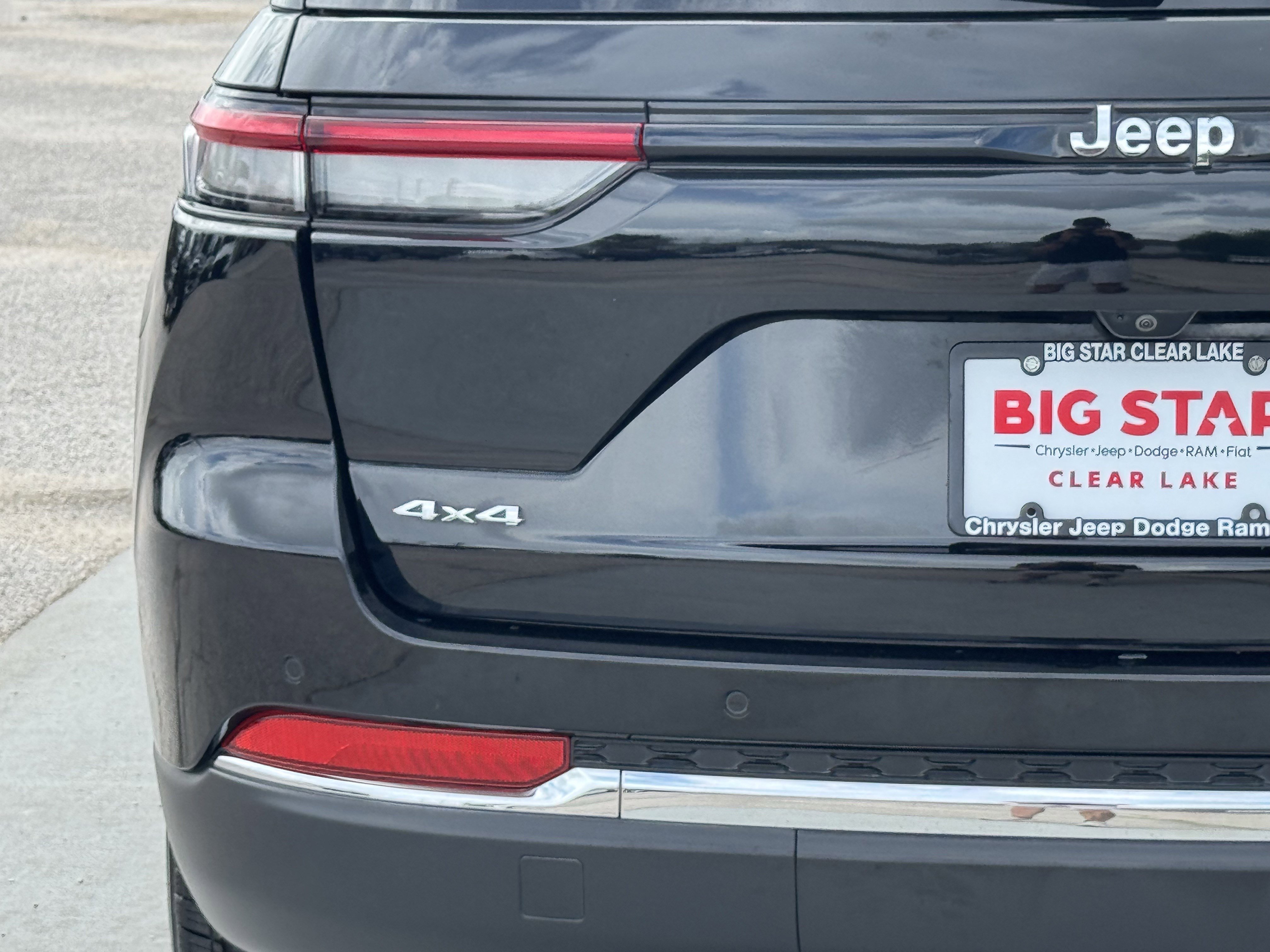 Used 2023 Jeep Grand Cherokee Limited w/ Luxury Tech Group II image 11