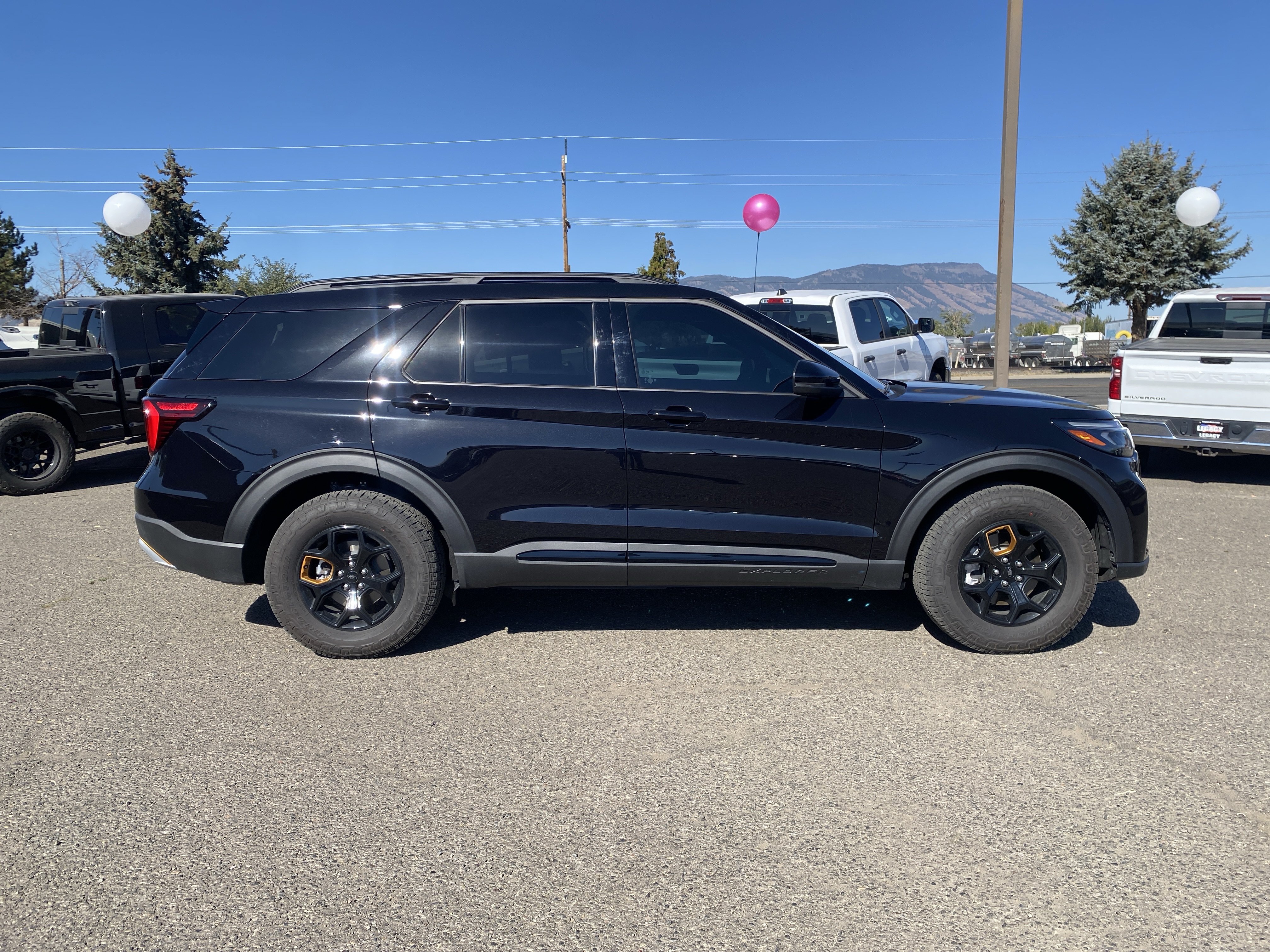 Used 2026 Ford Explorer Tremor w/ Tremor Convenience Package AWD/4WD image 2