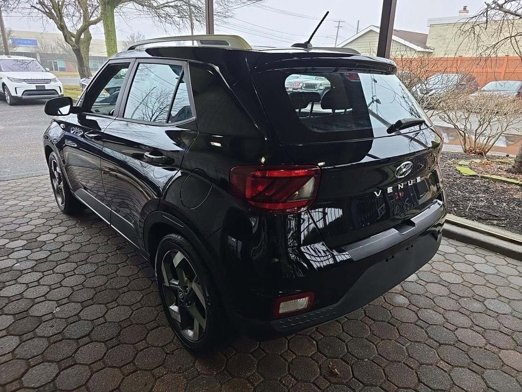 Used 2023 Hyundai Venue SEL image 7