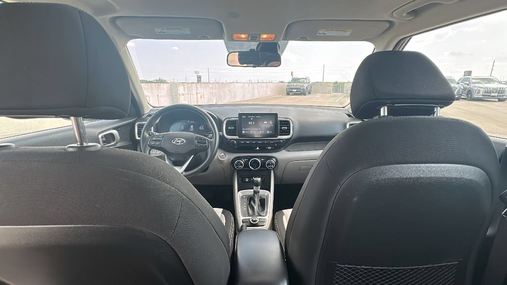 Used 2025 Hyundai Venue SEL FWD image 29