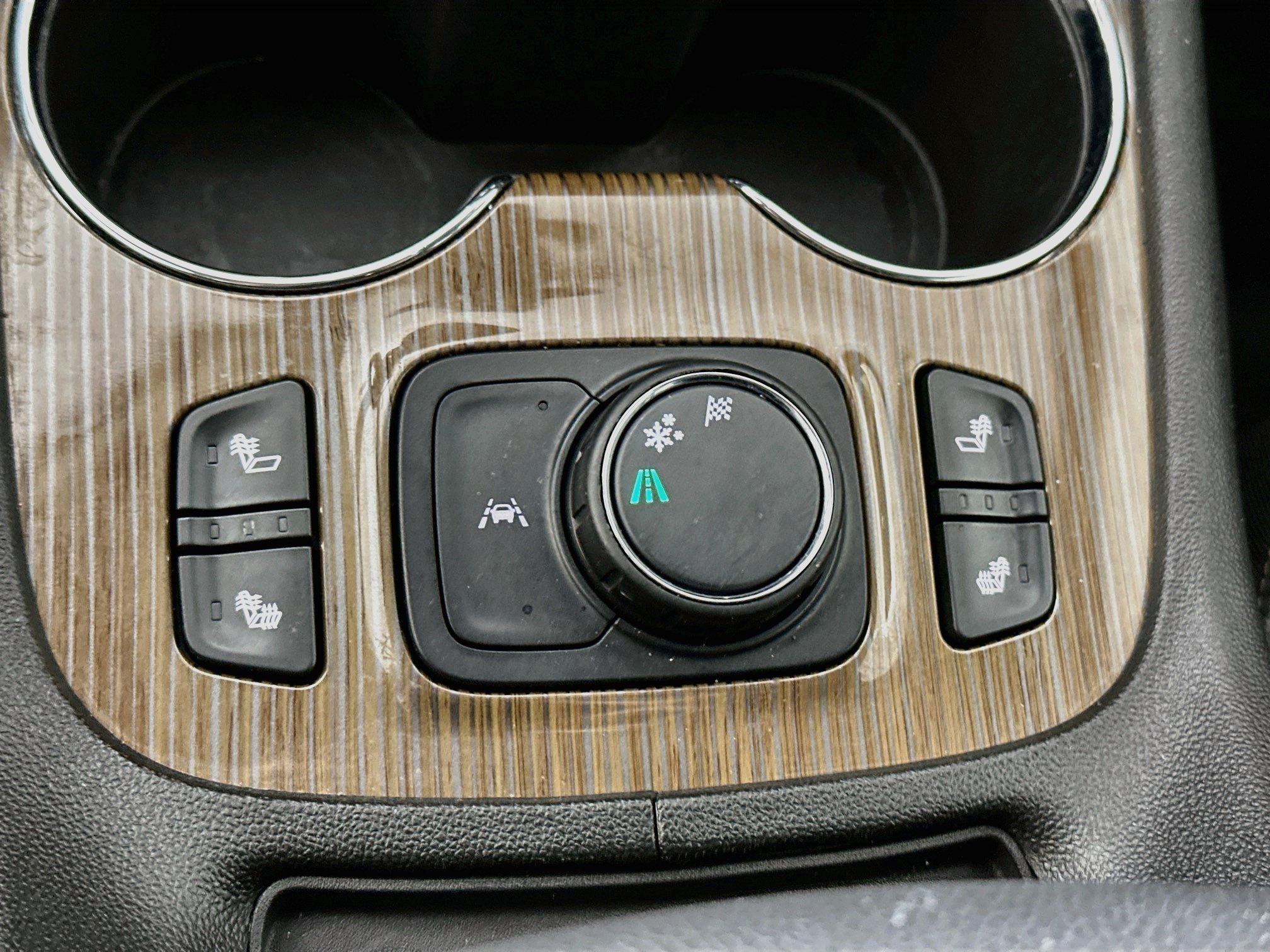 Used 2023 GMC Acadia SLE w/ Driver Convenience Package FWD image 18