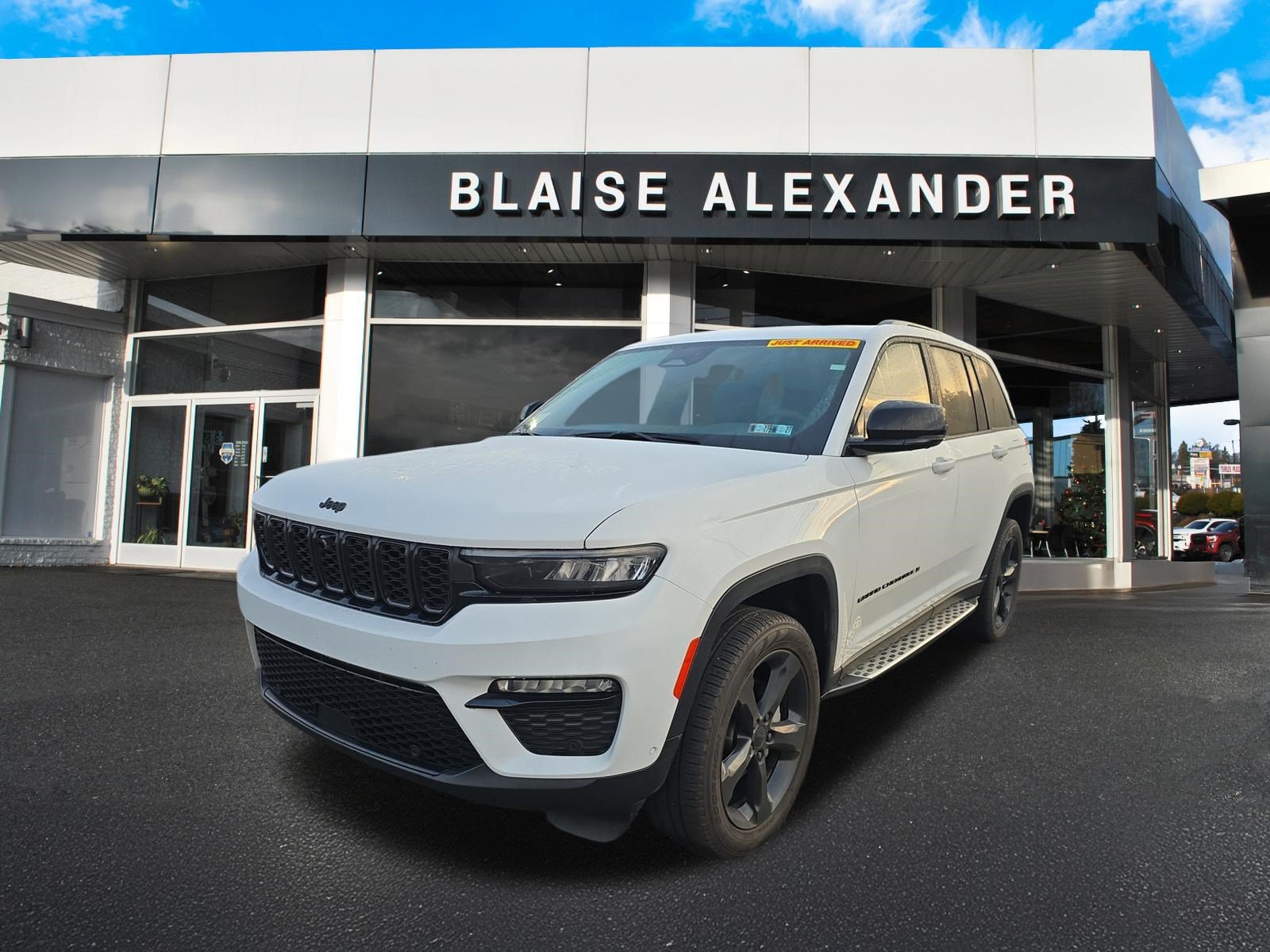 Used 2024 Jeep Grand Cherokee Limited w/ Luxury Tech Group II AWD/4WD image 9