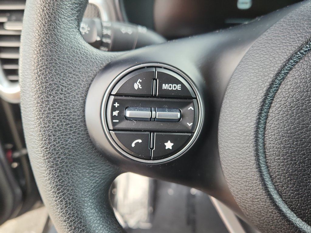 Used 2025 Kia Soul LX FWD image 18