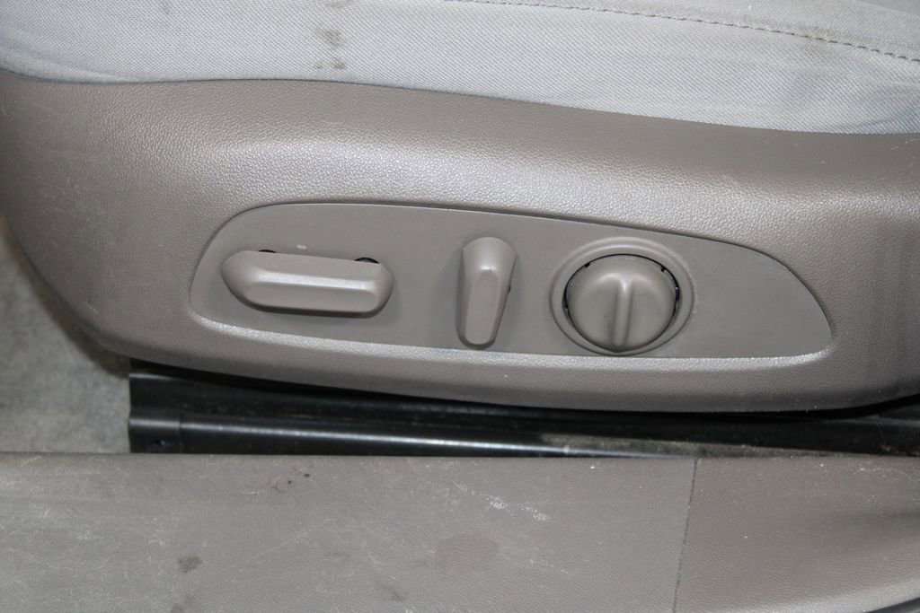 Used 2016 Chevrolet Malibu LT FWD image 18