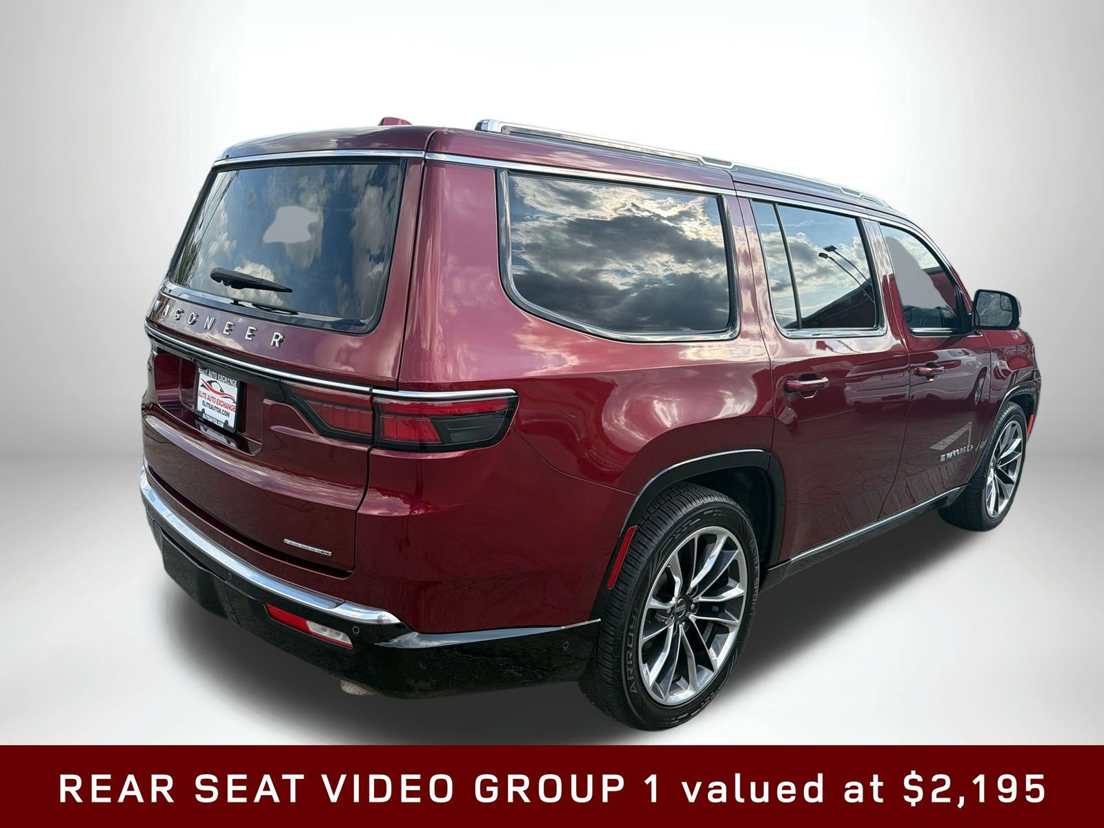 Used 2022 Jeep Wagoneer Series III w/ Premium Group I AWD/4WD image 6