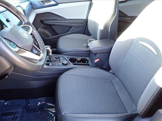 Used 2022 Volkswagen Taos SE w/ Panoramic Sunroof Package image 12
