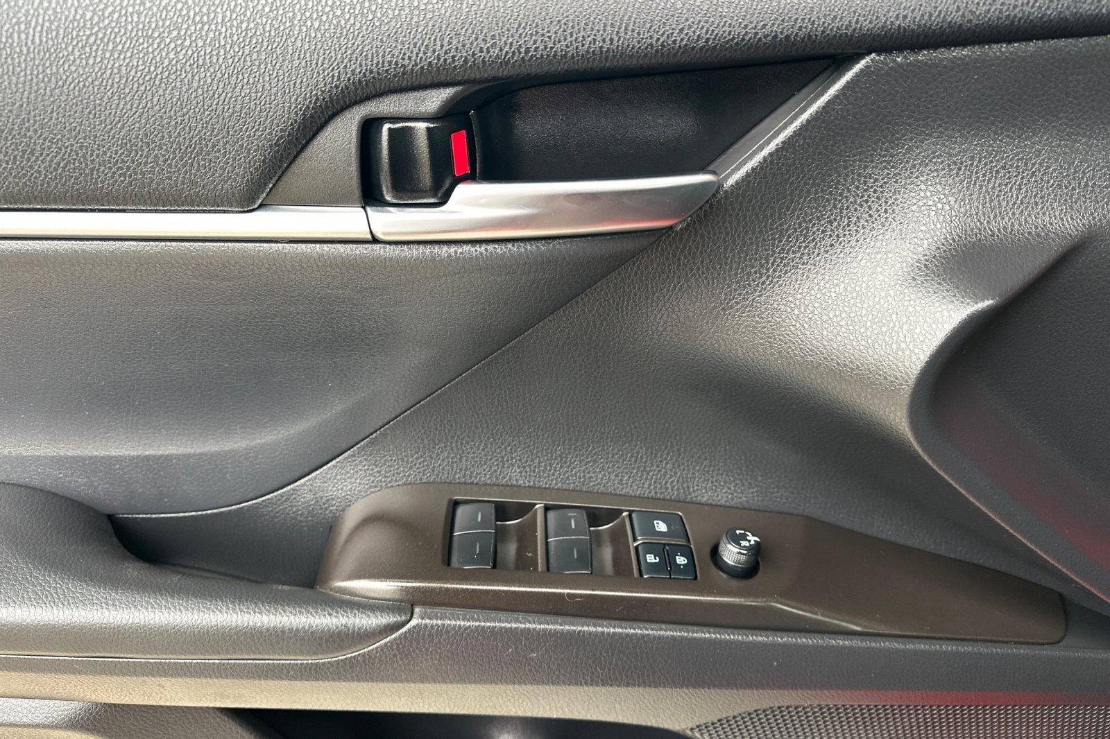 Used 2022 Toyota Camry SE image 13