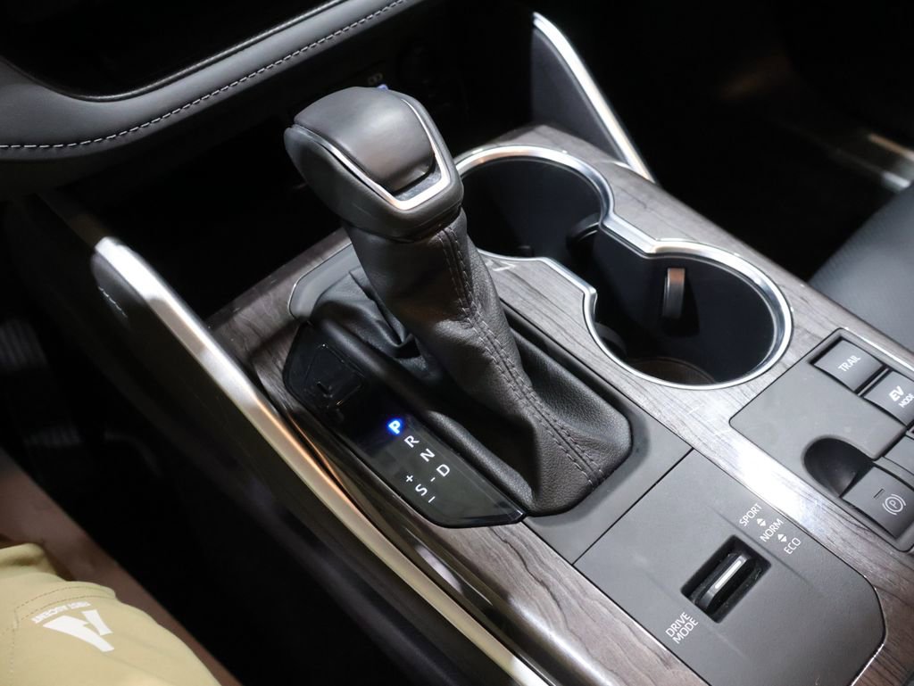 Used 2025 Toyota Highlander Platinum image 15