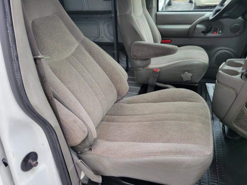 Used 2005 Chevrolet Astro w/ Convenience Package RWD image 38