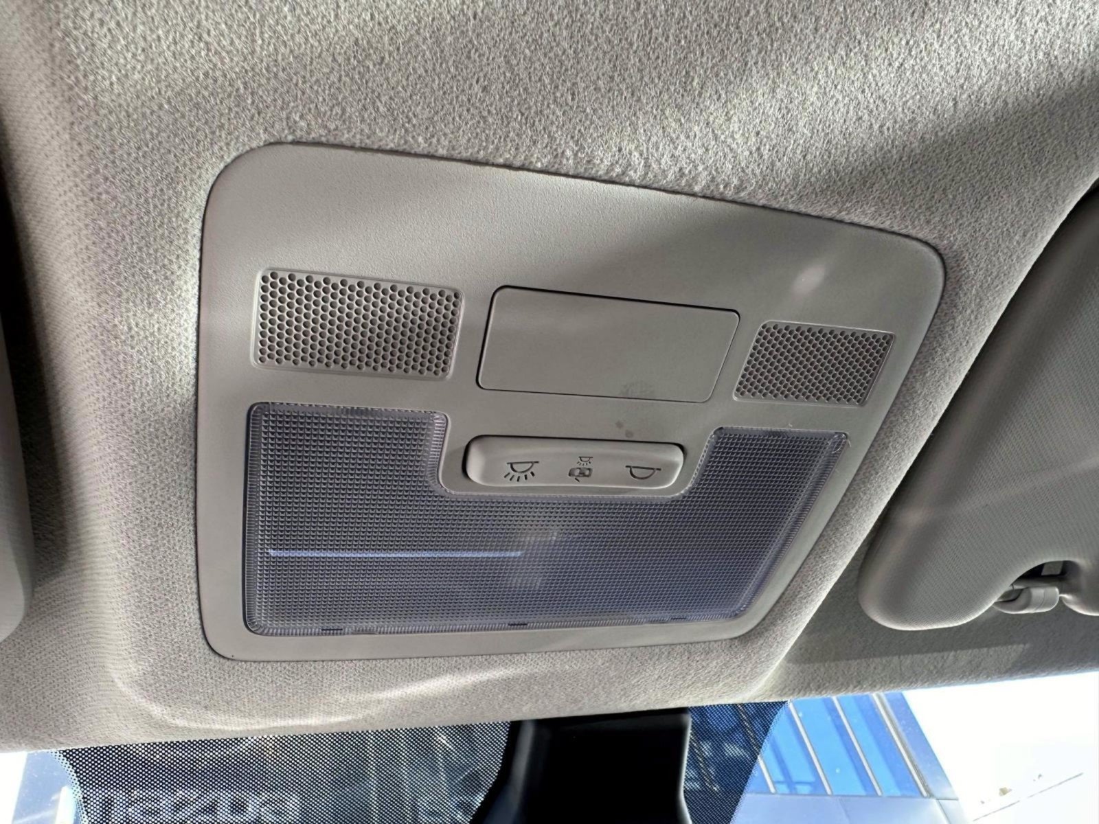 Used 2025 Hyundai Venue SE FWD image 25