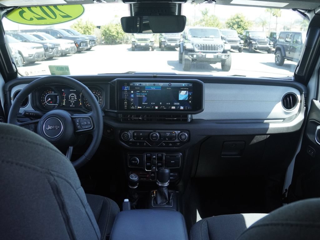 Certified 2025 Jeep Gladiator Sport AWD/4WD image 32