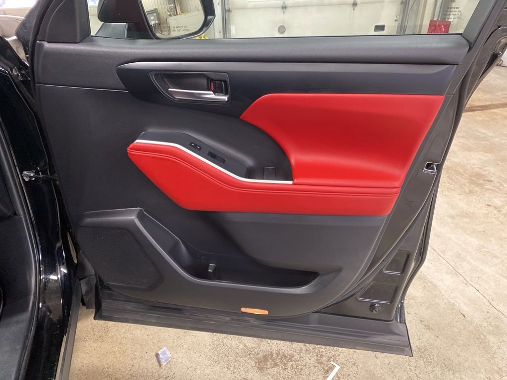 Used 2022 Toyota Highlander XSE image 25