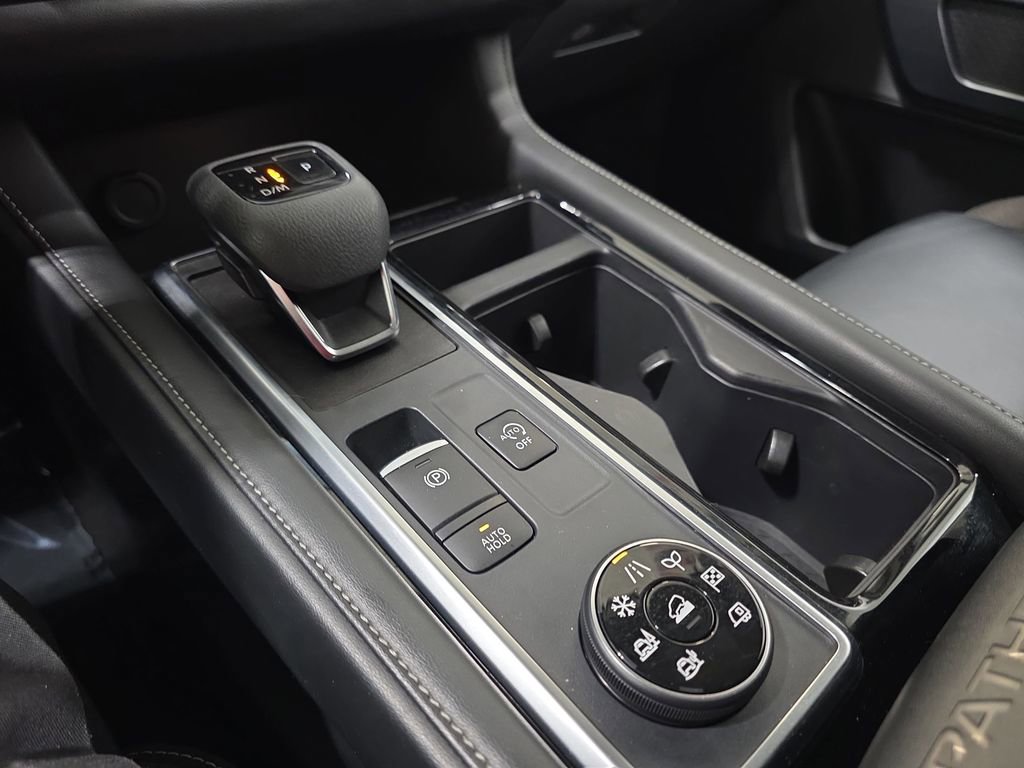 Used 2023 Nissan Pathfinder SL w/ Black Appearance Package AWD/4WD image 24