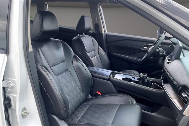 Used 2025 Nissan Rogue Platinum FWD image 7