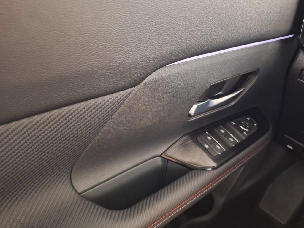 Used 2026 Nissan Kicks SR FWD image 18