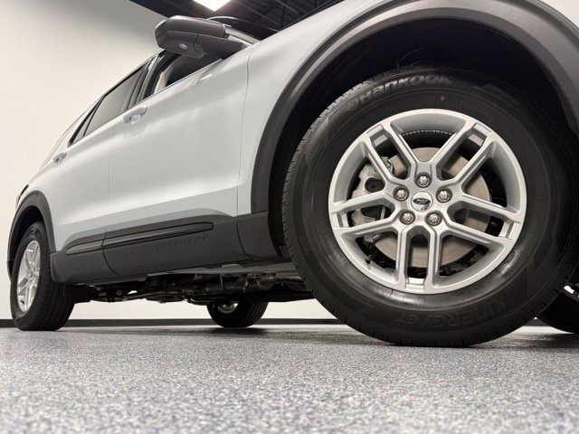 New 2026 Ford Explorer Active RWD image 2