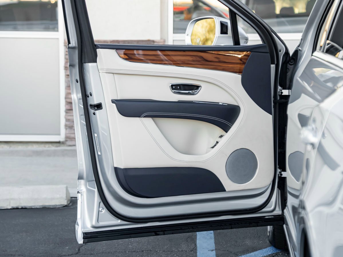 Used 2023 Bentley Bentayga Extended Wheelbase image 15