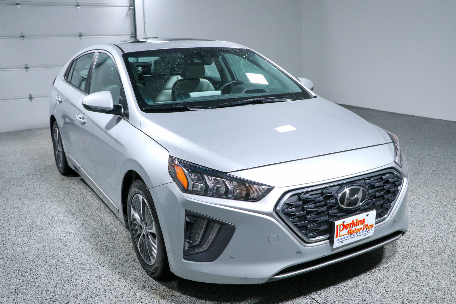 Used 2022 Hyundai Ioniq Limited FWD image 5