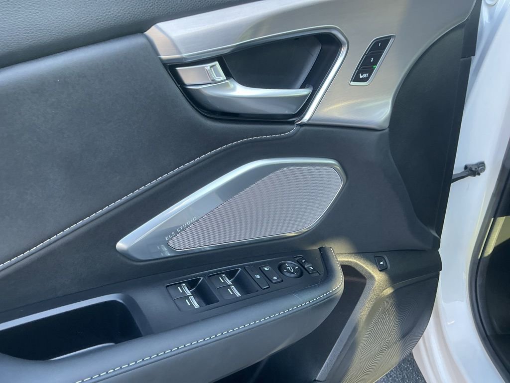 Certified 2025 Acura RDX w/ Technology Package image 10