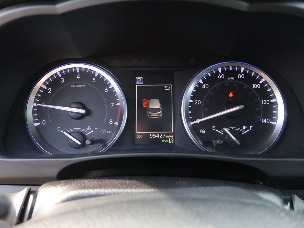 Used 2017 Toyota Highlander SE image 29