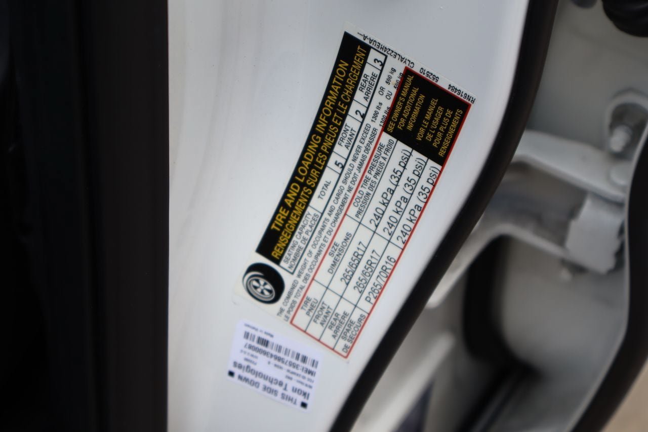 Used 2024 Nissan Frontier SL w/ Technology Package RWD image 31