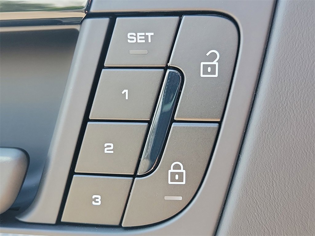 New 2025 Porsche Cayenne E-Hybrid Coupe image 25