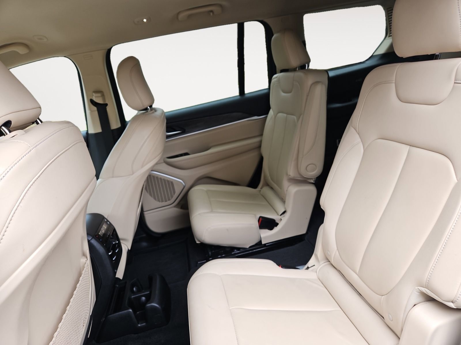 Used 2022 Jeep Grand Cherokee L Limited image 13