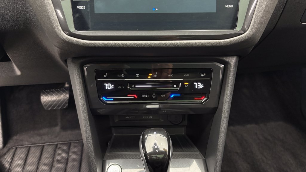 Used 2024 Volkswagen Tiguan SE w/ Panoramic Sunroof Package AWD/4WD image 24