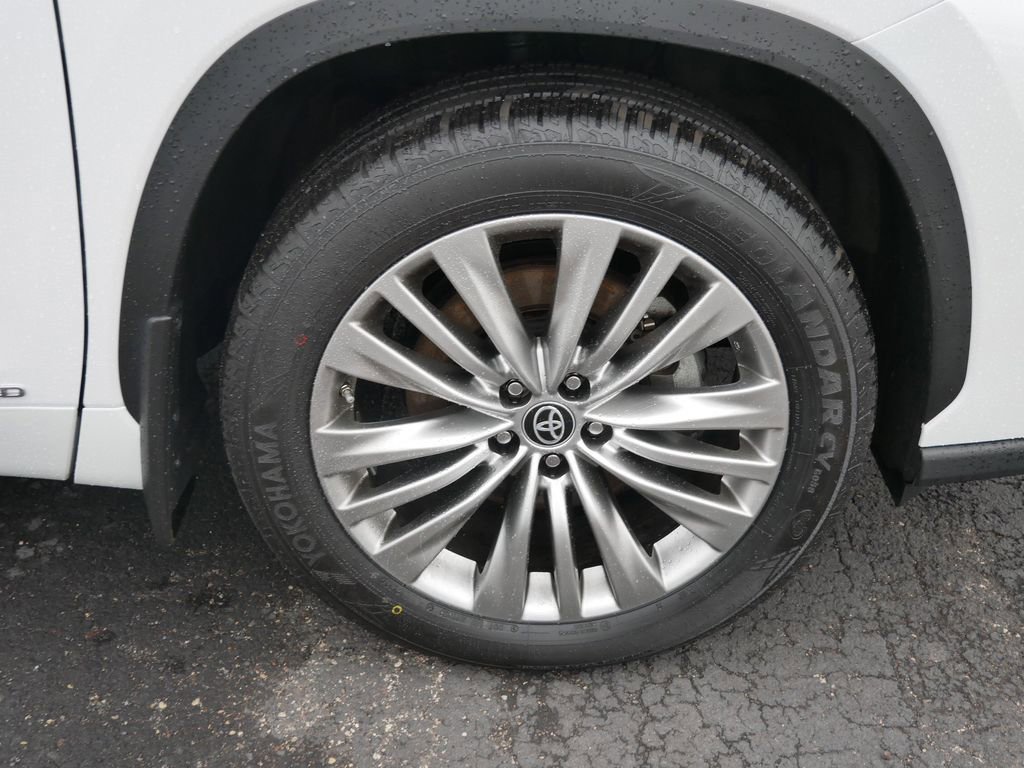 Used 2023 Toyota Highlander Platinum AWD/4WD image 8