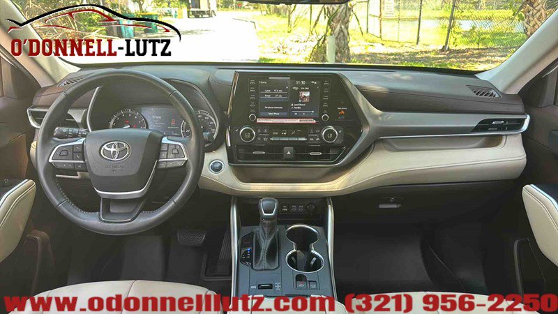 Used 2022 Toyota Highlander XLE FWD image 23