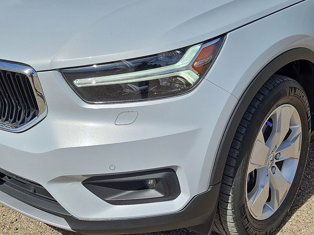 Used 2021 Volvo XC40 T5 Momentum w/ Advanced Package image 9