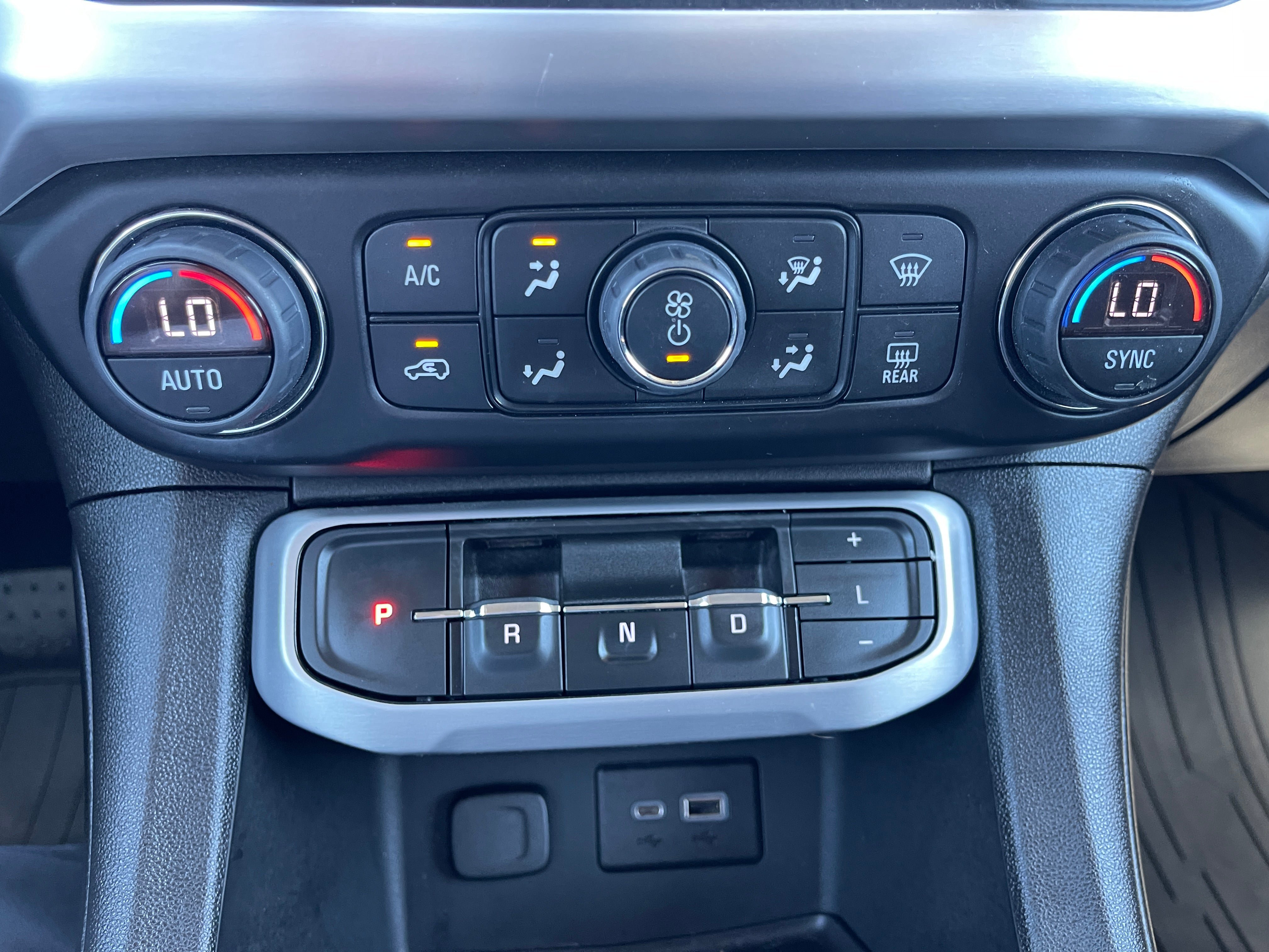 Used 2022 GMC Acadia SLE FWD image 13