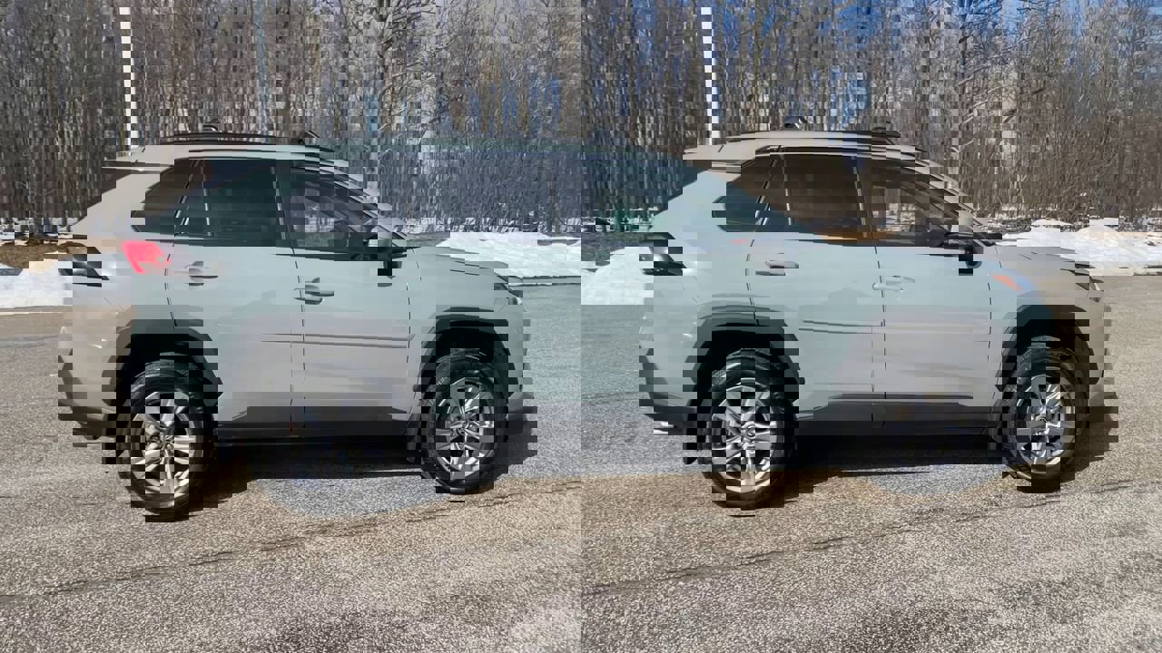 Used 2022 Toyota RAV4 XLE w/ Convenience Package image 10