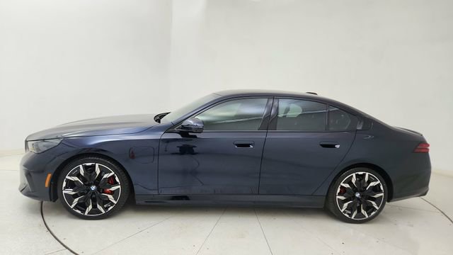 Used 2026 BMW 550e xDrive image 3