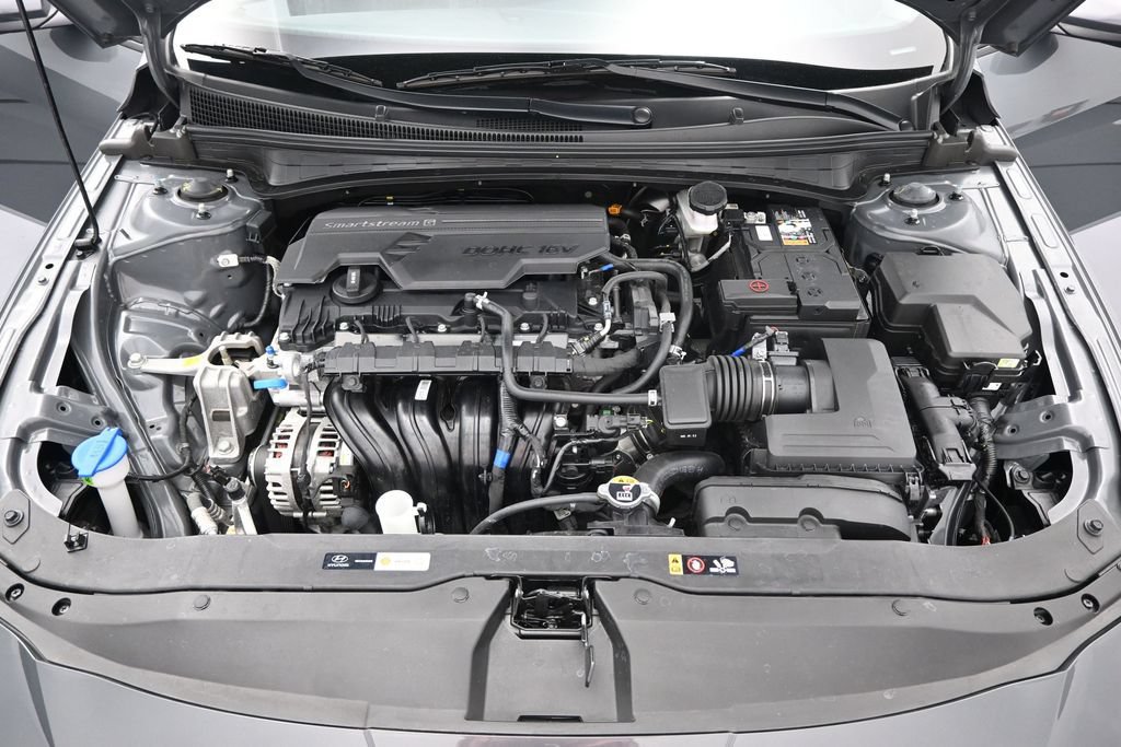 Used 2025 Hyundai Elantra SE FWD image 24