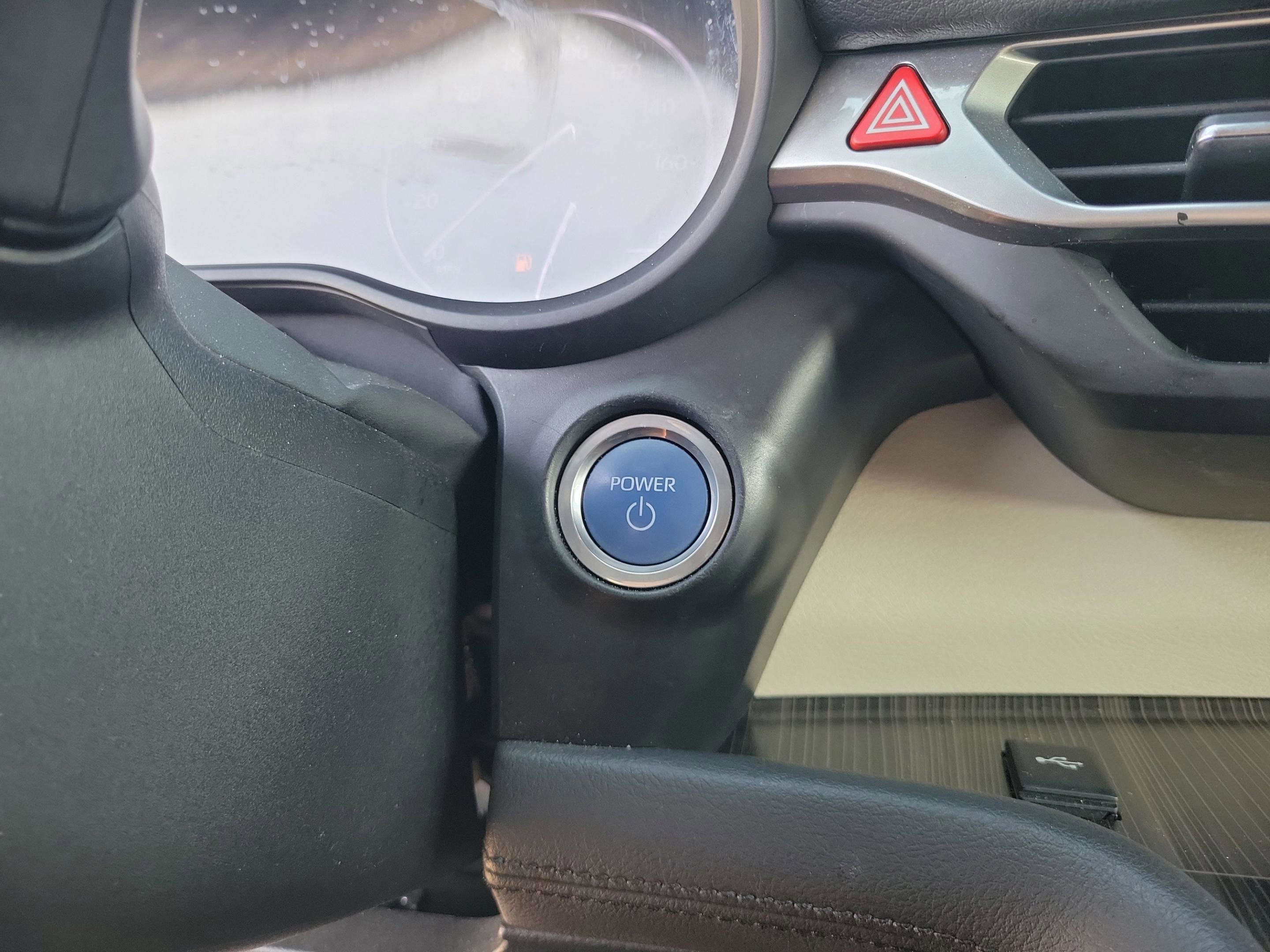 Used 2021 Toyota Sienna Limited image 17