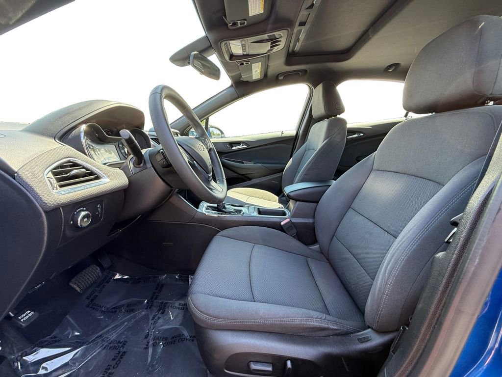 Used 2018 Chevrolet Cruze LT w/ Sun And Sound Package FWD image 9