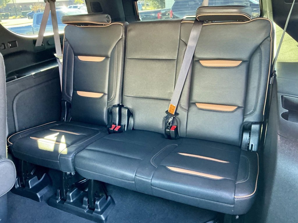 Used 2023 GMC Yukon XL AT4 image 25