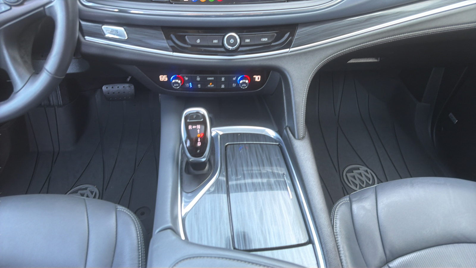 Used 2020 Buick Enclave Premium w/ Sun and Sites Package FWD image 17