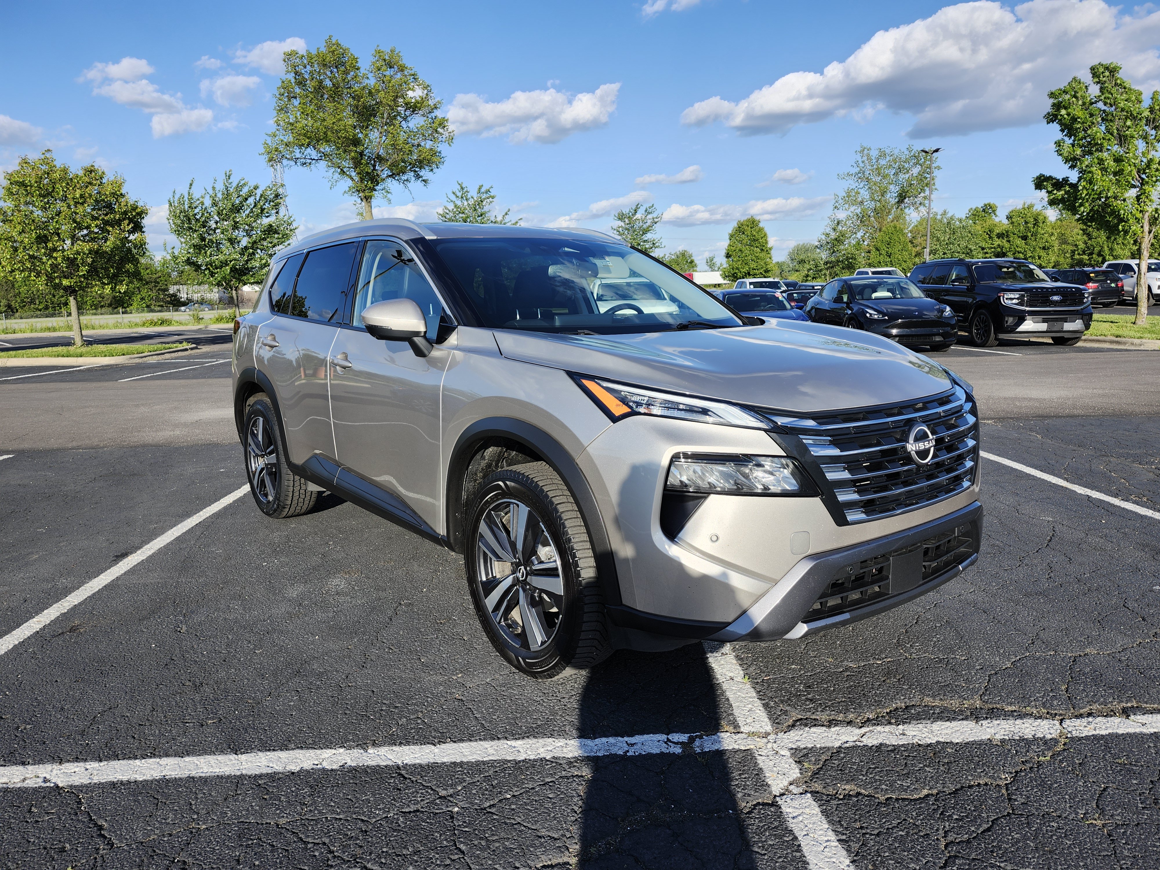 Used 2024 Nissan Rogue SL AWD/4WD image 27