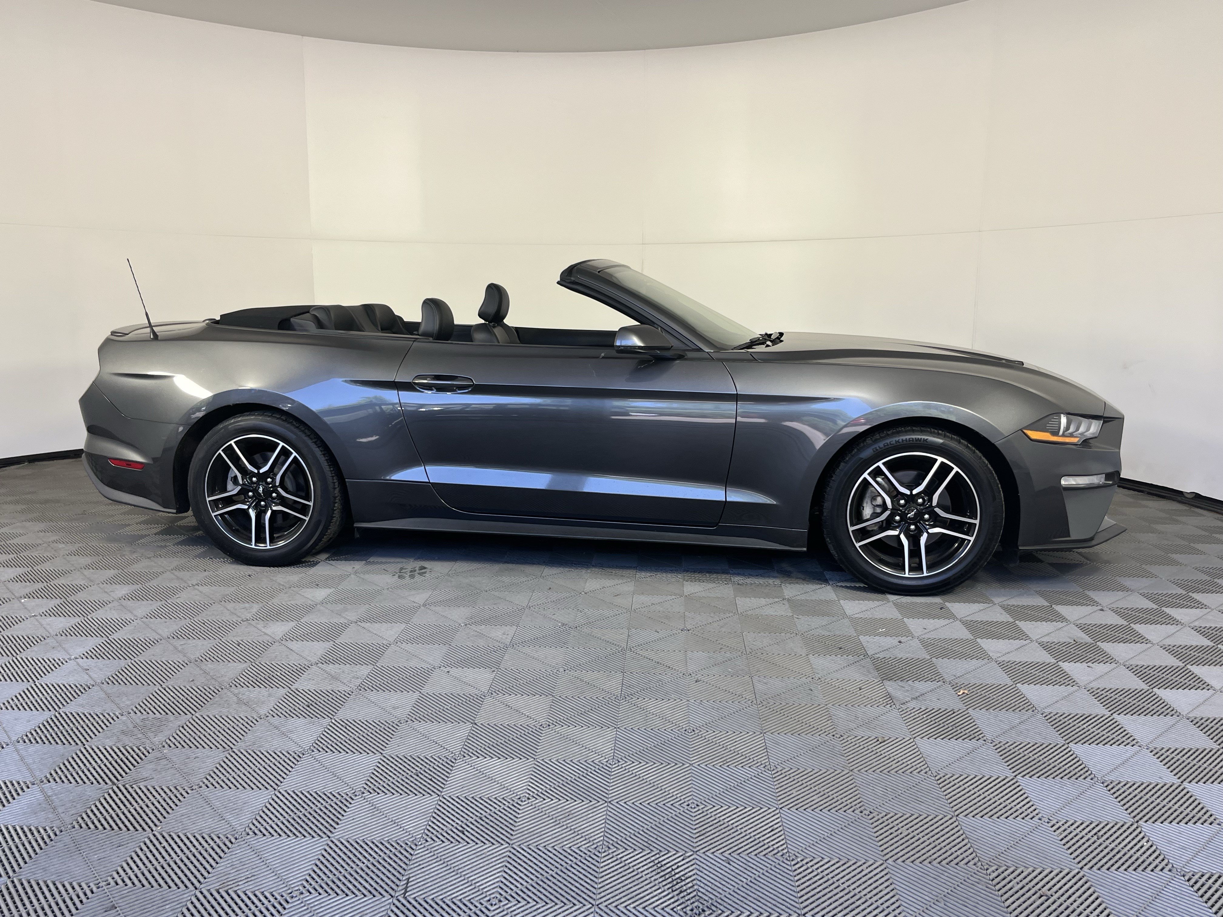 Used 2019 Ford Mustang Premium RWD image 6