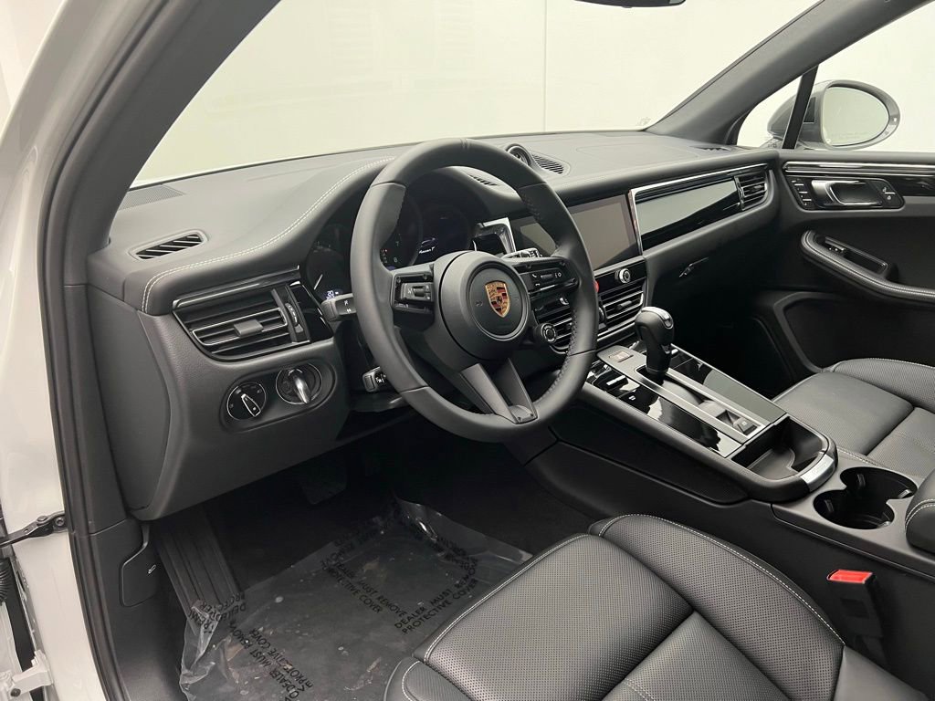 Used 2026 Porsche Macan image 4