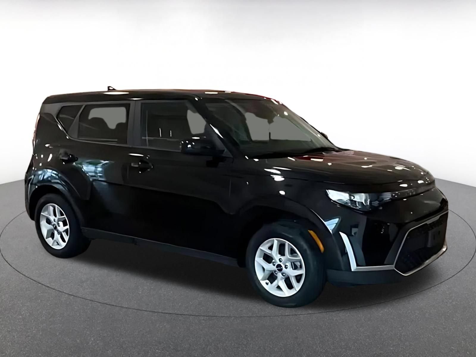 Used 2025 Kia Soul LX w/ LX Technology Package FWD image 7